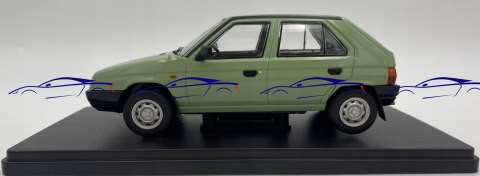 SKODA Favorit 135L 1987 1:24 green WhiteBox 124197 SKODA Favorit 135L 1987 1:24 green WhiteBox 124197
