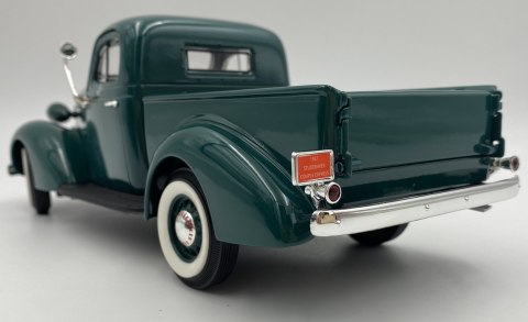 Studebaker Coupe Express 1937 1:18 model LDC 92458 zielony Studebaker Coupe Express 1937 1:18 model LDC 92458 zielony