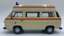 VW Type 2 T3 ambulans model 1:24 Motormax 79595 wysoki dach