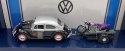 Volkswagen Beetle z przyczepą motocyklową 1:24 Motormax 79675