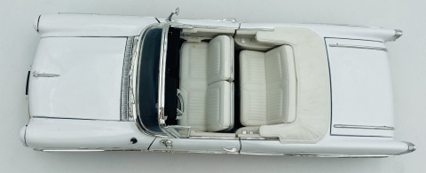 BUICK Roadmaster 1957 1:18 model Motormax 73152 biały BUICK Roadmaster 1957 1:18 model Motormax 73152 biały