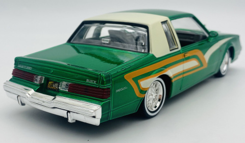 Buick Regal 3,8 SFI Turbo model 1:24 Motormax 79023 Buick Regal 3,8 SFI Turbo model 1:24 Motormax 79023