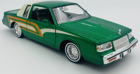 Buick Regal 3,8 SFI Turbo model 1:24 Motormax 79023 Buick Regal 3,8 SFI Turbo model 1:24 Motormax 79023
