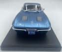 CHEVROLET Corvette Stingray C2 1963 model 1/24 WhiteBox 124232 niebieski CHEVROLET Corvette Stingray C2 1963 model 1/24 WhiteBox 124232 niebieski