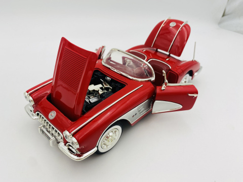Chevrolet CORVETTE 1958 1:18 model Motormax 73109 czerwony Chevrolet CORVETTE 1958 1:18 model Motormax 73109 czerwony