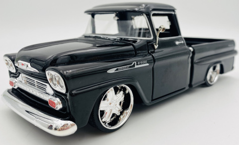 Chevy Apache Fleetside Pickup 1:24 Motormax 79311 czarny Chevy Apache Fleetside Pickup 1:24 Motormax 79311 czarny