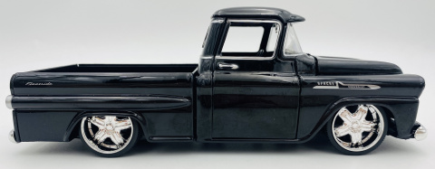 Chevy Apache Fleetside Pickup 1:24 Motormax 79311 czarny Chevy Apache Fleetside Pickup 1:24 Motormax 79311 czarny