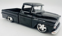 Chevy Apache Fleetside Pickup 1:24 Motormax 79311 czarny