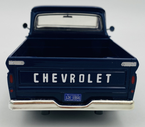Chevy C10 Fleetside Pickup 1966 1:24 Motormax 73355 granatowy Chevy C10 Fleetside Pickup 1966 1:24 Motormax 73355 granatowy