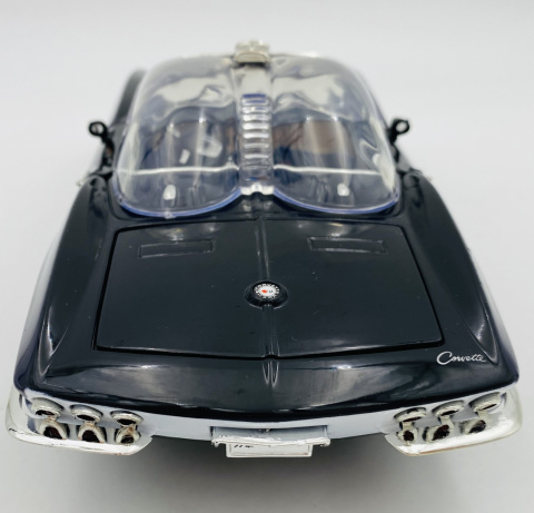 Chevy CORVETTE 1961 Mako Shark concept 1:18 model Motormax 73102 Chevy CORVETTE 1961 Mako Shark concept 1:18 model Motormax 73102