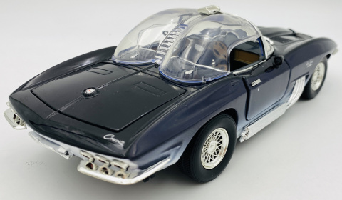 Chevy CORVETTE 1961 Mako Shark concept 1:18 model Motormax 73102 Chevy CORVETTE 1961 Mako Shark concept 1:18 model Motormax 73102