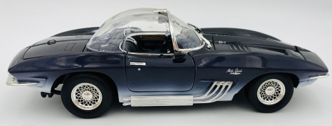 Chevy CORVETTE 1961 Mako Shark concept 1:18 model Motormax 73102 Chevy CORVETTE 1961 Mako Shark concept 1:18 model Motormax 73102