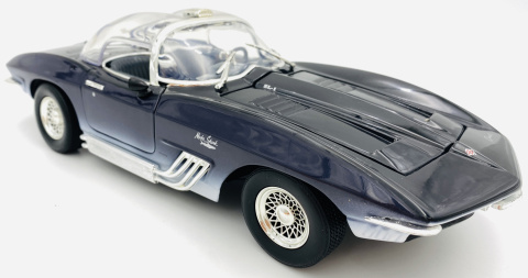 Chevy CORVETTE 1961 Mako Shark concept 1:18 model Motormax 73102 Chevy CORVETTE 1961 Mako Shark concept 1:18 model Motormax 73102