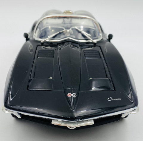 Chevy CORVETTE 1961 Mako Shark concept 1:18 model Motormax 73102 Chevy CORVETTE 1961 Mako Shark concept 1:18 model Motormax 73102