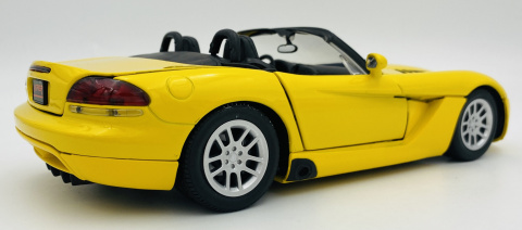 Dodge Viper SRT-10 2003 model 1:18 Motormax 73137 Dodge Viper SRT-10 2003 model 1:18 Motormax 73137