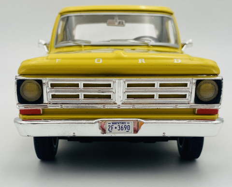 Ford F-100 Pickup 1972 1:24 Motormax 79384 żółty Ford F-100 Pickup 1972 1:24 Motormax 79384 żółty