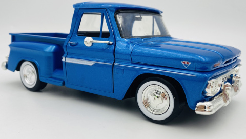 GMC C1000 Fenderside Pickup 1:24 Motormax 79379 niebieski GMC C1000 Fenderside Pickup 1:24 Motormax 79379 niebieski