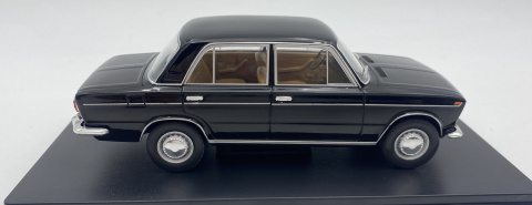 Lada Łada 1500 1977 model METAL 124237 WhiteBox 1:24 czarny Lada Łada 1500 1977 model METAL 124237 WhiteBox 1:24 czarny
