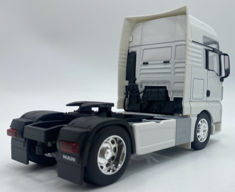 MAN TGX ciągnik siodłowy model WELLY 32650 metal 1:32 biały MAN TGX ciągnik siodłowy model WELLY 32650 metal 1:32 biały