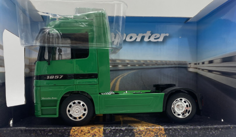Mercedes Benz Actros 1857 ciągnik siodłowy model WELLY 32280 metal 1:32 Mercedes Benz Actros 1857 ciągnik siodłowy model WELLY 32280 metal 1:32