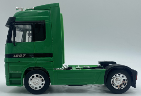 Mercedes Benz Actros 1857 ciągnik siodłowy model WELLY 32280 metal 1:32 Mercedes Benz Actros 1857 ciągnik siodłowy model WELLY 32280 metal 1:32