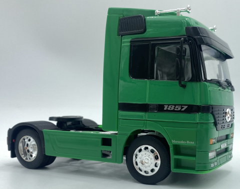 Mercedes Benz Actros 1857 ciągnik siodłowy model WELLY 32280 metal 1:32 Mercedes Benz Actros 1857 ciągnik siodłowy model WELLY 32280 metal 1:32
