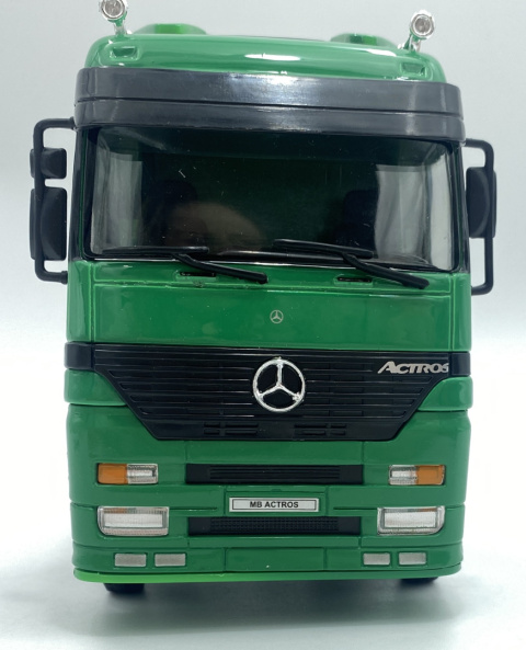 Mercedes Benz Actros 1857 ciągnik siodłowy model WELLY 32280 metal 1:32 Mercedes Benz Actros 1857 ciągnik siodłowy model WELLY 32280 metal 1:32