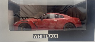 NISSAN GT-R Nismo R35 2021 model 124231 WhiteBox 1:24 czerwony