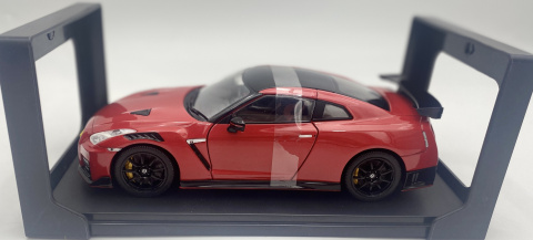 NISSAN GT-R Nismo R35 2021 model 124231 WhiteBox 1:24 czerwony NISSAN GT-R Nismo R35 2021 model 124231 WhiteBox 1:24 czerwony