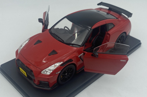 NISSAN GT-R Nismo R35 2021 model 124231 WhiteBox 1:24 czerwony NISSAN GT-R Nismo R35 2021 model 124231 WhiteBox 1:24 czerwony
