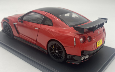 NISSAN GT-R Nismo R35 2021 model 124231 WhiteBox 1:24 czerwony NISSAN GT-R Nismo R35 2021 model 124231 WhiteBox 1:24 czerwony