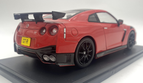 NISSAN GT-R Nismo R35 2021 model 124231 WhiteBox 1:24 czerwony NISSAN GT-R Nismo R35 2021 model 124231 WhiteBox 1:24 czerwony