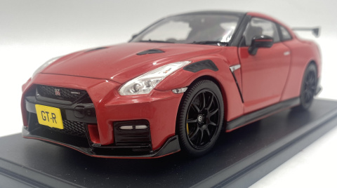 NISSAN GT-R Nismo R35 2021 model 124231 WhiteBox 1:24 czerwony NISSAN GT-R Nismo R35 2021 model 124231 WhiteBox 1:24 czerwony