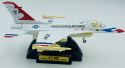 Samolot F-16 Fighting Falcon duży model podstawka METAL Motormax biały z uzbrojeniem