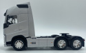 VOLVO FH 500 3 osiowy ciągnik siodłowy model WELLY metal 1:32 srebrny VOLVO FH 500 3 osiowy ciągnik siodłowy model WELLY metal 1:32 srebrny
