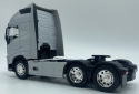 VOLVO FH 500 3 osiowy ciągnik siodłowy model WELLY metal 1:32 srebrny VOLVO FH 500 3 osiowy ciągnik siodłowy model WELLY metal 1:32 srebrny