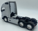 VOLVO FH 500 3 osiowy ciągnik siodłowy model WELLY metal 1:32 srebrny VOLVO FH 500 3 osiowy ciągnik siodłowy model WELLY metal 1:32 srebrny