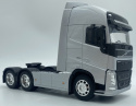 VOLVO FH 500 3 osiowy ciągnik siodłowy model WELLY metal 1:32 srebrny VOLVO FH 500 3 osiowy ciągnik siodłowy model WELLY metal 1:32 srebrny