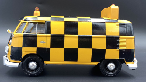 VW Type 2 (T1) Airport Runway Follow Me model 1:24 Motormax 79572 VW Type 2 (T1) Airport Runway Follow Me model 1:24 Motormax 79572