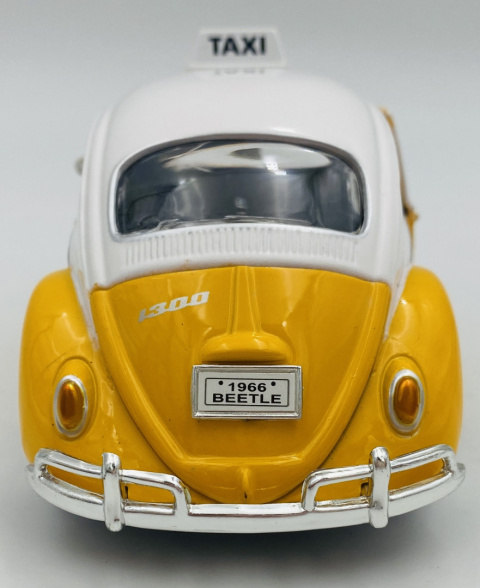 Volkswagen VW Beetle Taxi 1966 1:24 Motormax 79577 żółty Volkswagen VW Beetle Taxi 1966 1:24 Motormax 79577 żółty