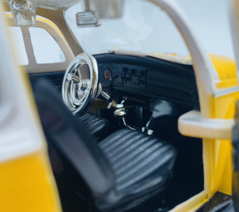 Volkswagen VW Beetle Taxi 1966 1:24 Motormax 79577 żółty Volkswagen VW Beetle Taxi 1966 1:24 Motormax 79577 żółty