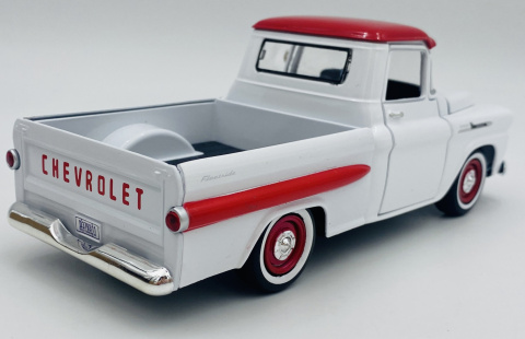 Chevy Apache Fleetside Pickup 1:24 Motormax 79311 biały - czerwony dach Chevy Apache Fleetside Pickup 1:24 Motormax 79311 biały - czerwony dach
