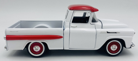 Chevy Apache Fleetside Pickup 1:24 Motormax 79311 biały - czerwony dach Chevy Apache Fleetside Pickup 1:24 Motormax 79311 biały - czerwony dach