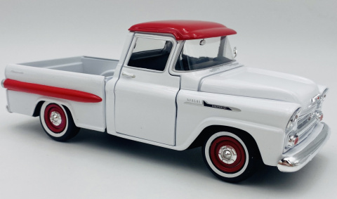 Chevy Apache Fleetside Pickup 1:24 Motormax 79311 biały - czerwony dach Chevy Apache Fleetside Pickup 1:24 Motormax 79311 biały - czerwony dach