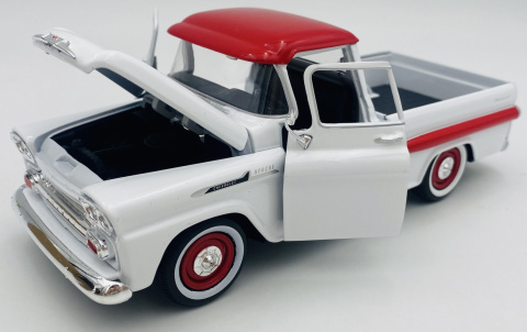 Chevy Apache Fleetside Pickup 1:24 Motormax 79311 biały - czerwony dach Chevy Apache Fleetside Pickup 1:24 Motormax 79311 biały - czerwony dach