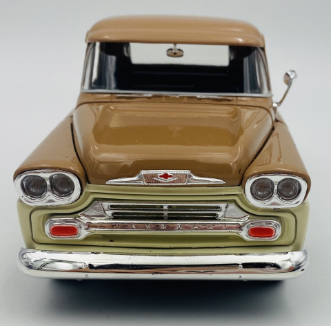 Chevy Apache Fleetside Pickup 1:24 Motormax 79311 brązowy Chevy Apache Fleetside Pickup 1:24 Motormax 79311 brązowy