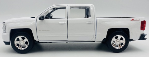 Chevy Silverado 1500 LT-Z71 2017 1:27 Motormax 79348 biały Chevy Silverado 1500 LT-Z71 2017 1:27 Motormax 79348 biały