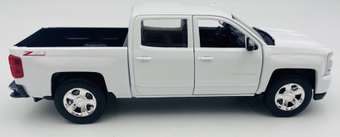 Chevy Silverado 1500 LT-Z71 2017 1:27 Motormax 79348 biały Chevy Silverado 1500 LT-Z71 2017 1:27 Motormax 79348 biały