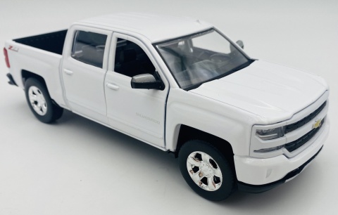 Chevy Silverado 1500 LT-Z71 2017 1:27 Motormax 79348 biały Chevy Silverado 1500 LT-Z71 2017 1:27 Motormax 79348 biały
