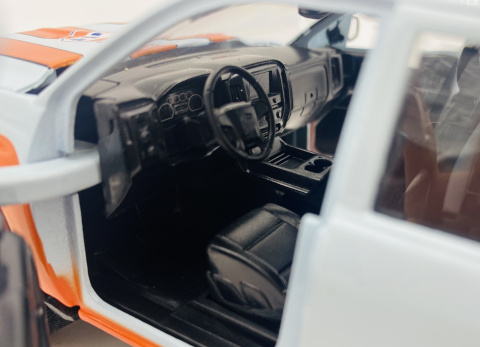 Chevy Silverado 1500 LT Z71 Crew Cab GULF Livery model 1:27 Motormax 79666 Chevy Silverado 1500 LT Z71 Crew Cab GULF Livery model 1:27 Motormax 79666